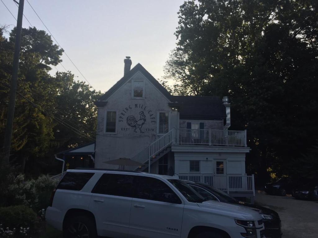 Spring Mill Cafe, a reliable French restaurant, takes the big&nbsp;dive.